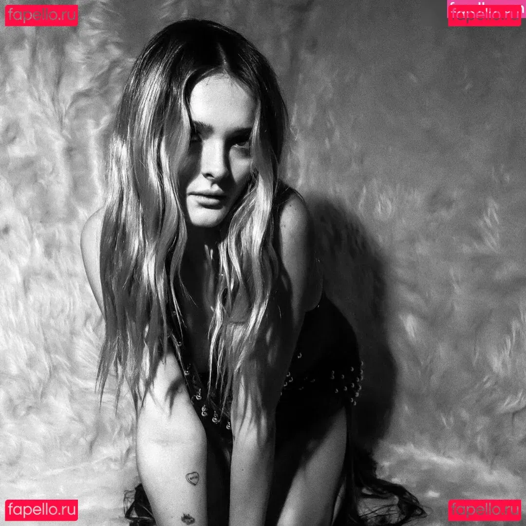 Charlotte Lawrence Onlyfans Photo Gallery 