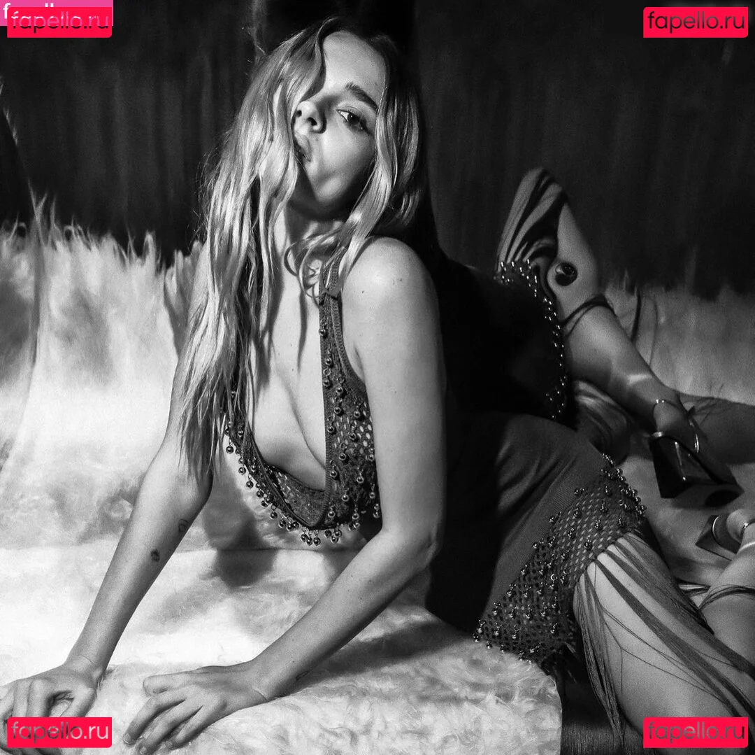 Charlotte Lawrence Onlyfans Photo Gallery 