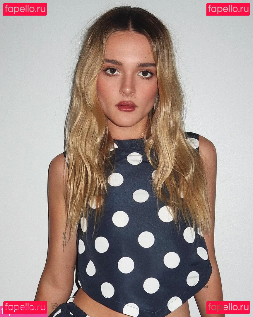 Charlotte Lawrence Onlyfans Photo Gallery 