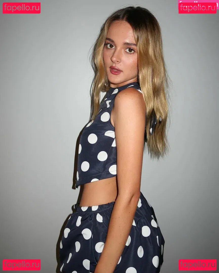 Charlotte Lawrence Onlyfans Photo Gallery 