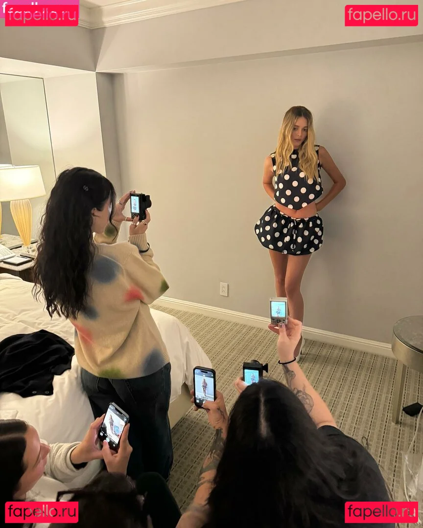 Charlotte Lawrence Onlyfans Photo Gallery 