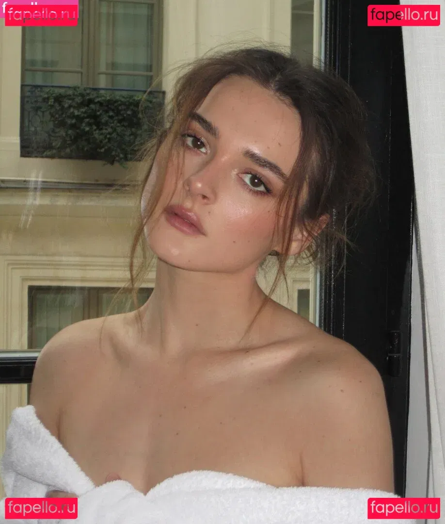 Charlotte Lawrence Onlyfans Photo Gallery 