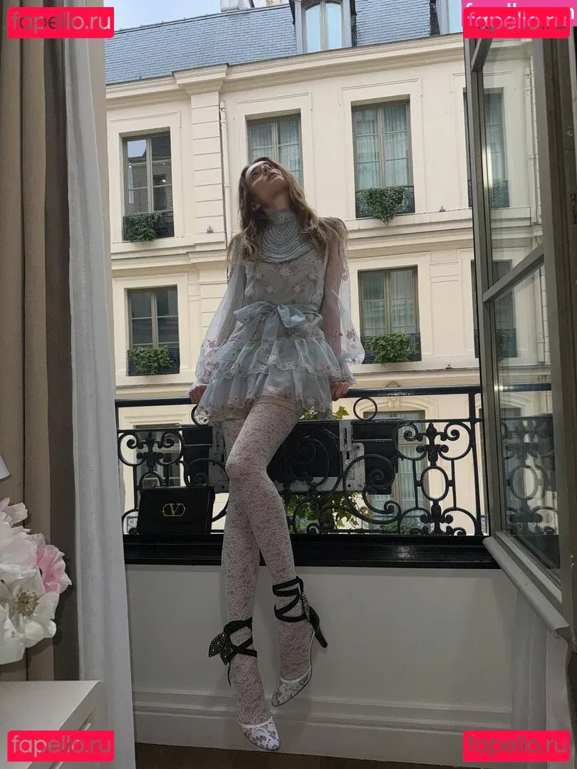 Charlotte Lawrence Onlyfans Photo Gallery 