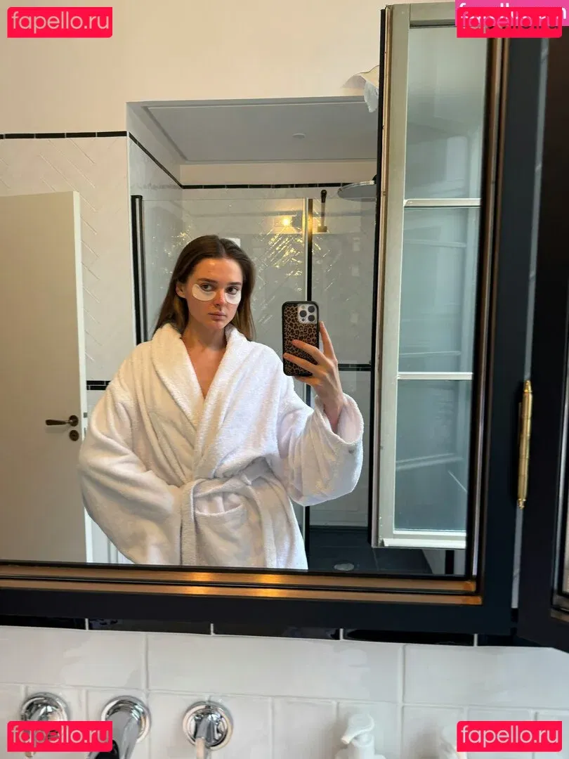 Charlotte Lawrence Onlyfans Photo Gallery 