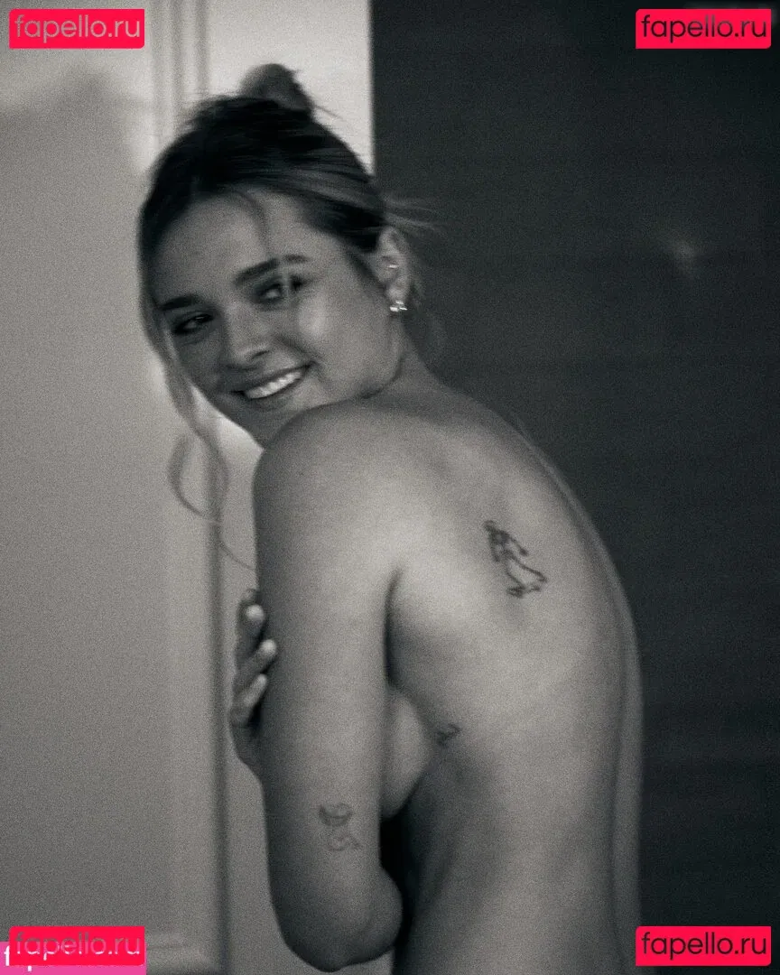 Charlotte Lawrence Onlyfans Photo Gallery 