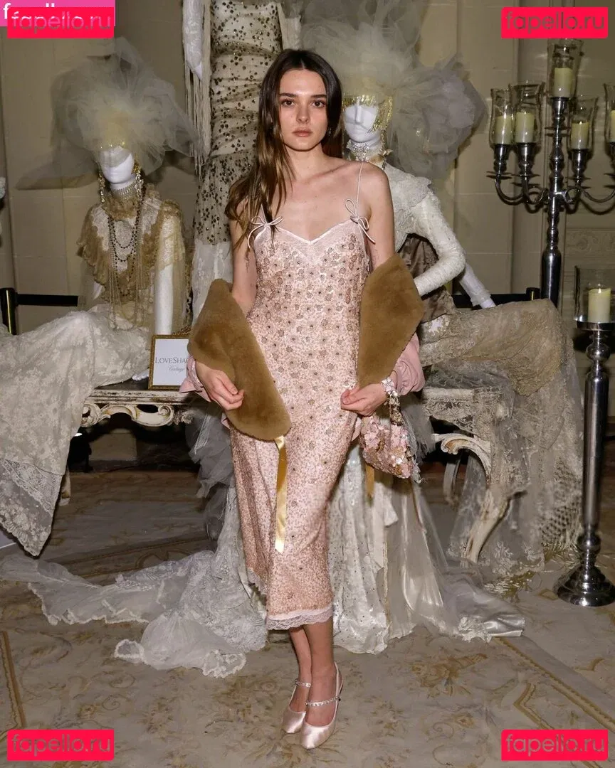 Charlotte Lawrence Onlyfans Photo Gallery 