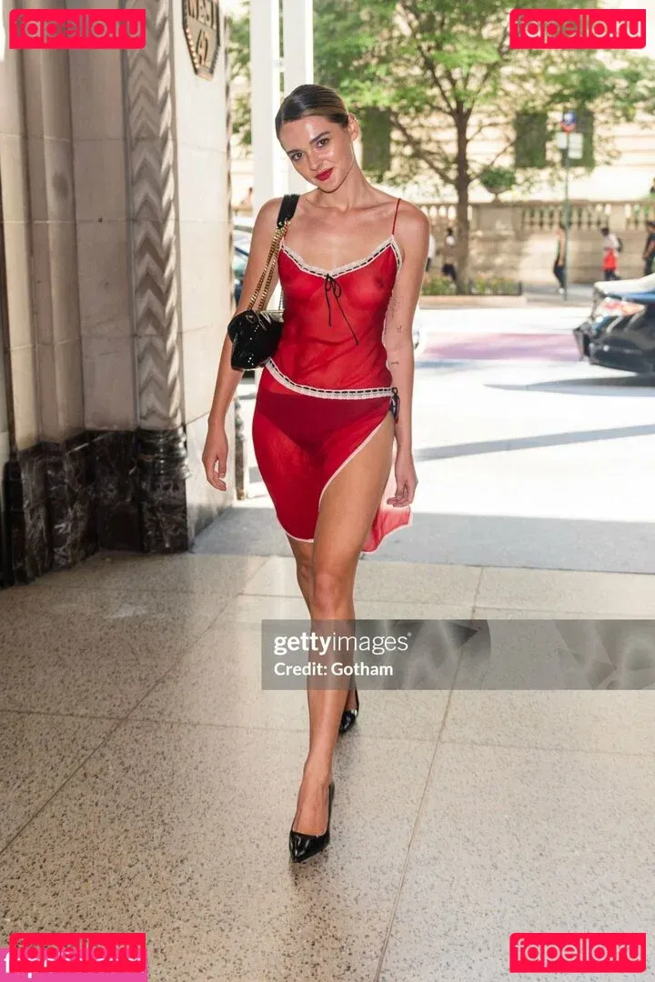 Charlotte Lawrence Onlyfans Photo Gallery 