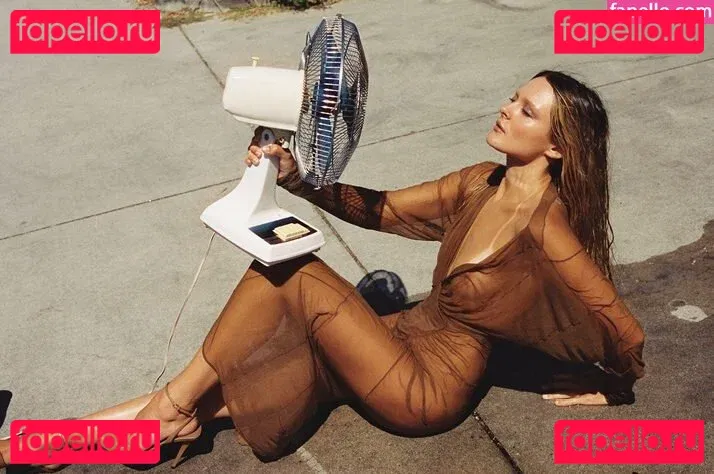 Charlotte Lawrence Onlyfans Photo Gallery 