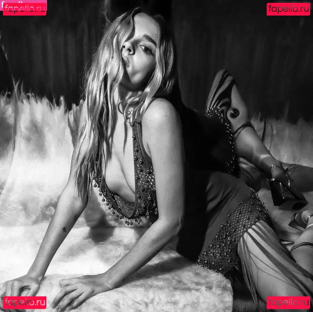 Charlotte Lawrence Onlyfans Photo Gallery 