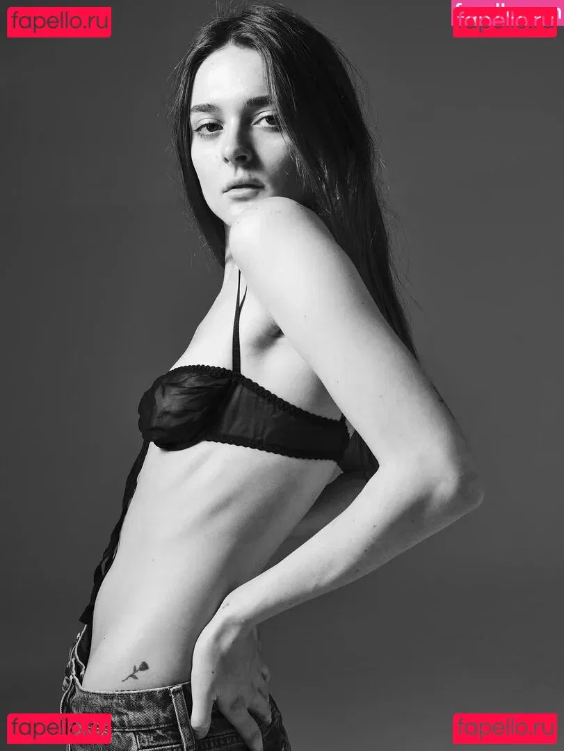 Charlotte Lawrence Onlyfans Photo Gallery 