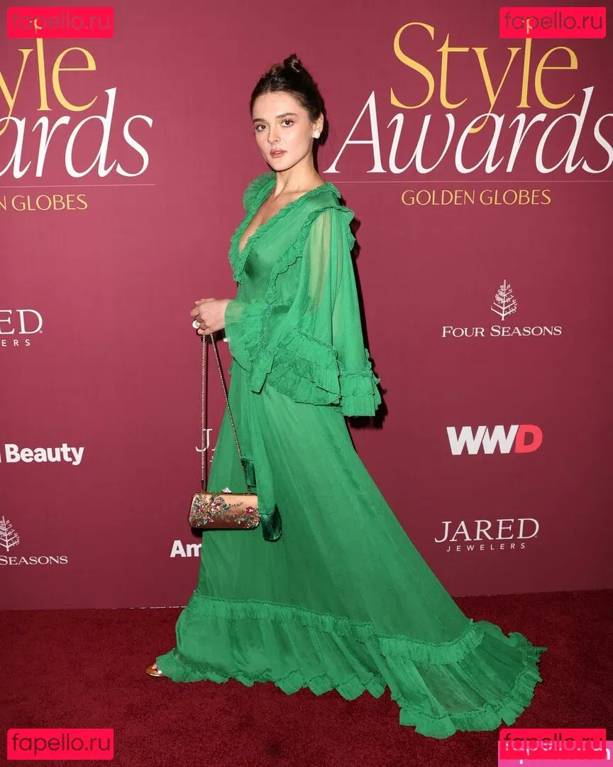 Charlotte Lawrence Onlyfans Photo Gallery 