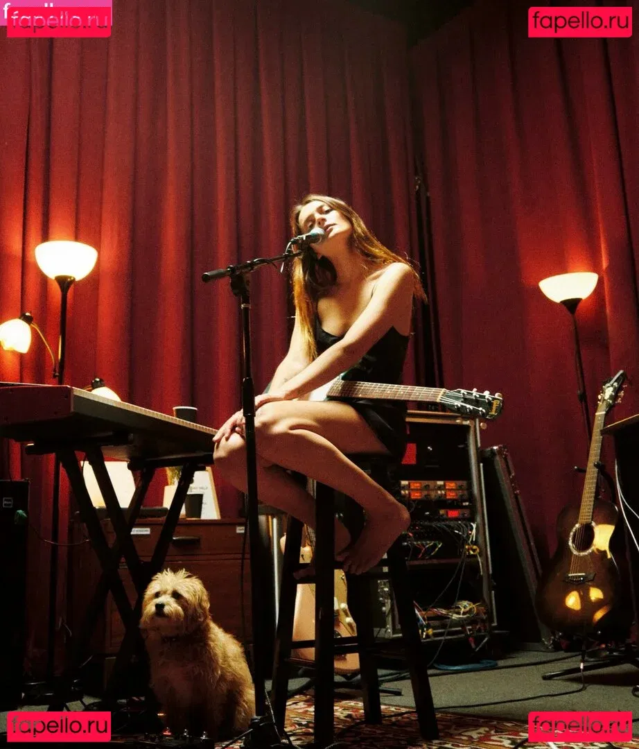 Charlotte Lawrence Onlyfans Photo Gallery 