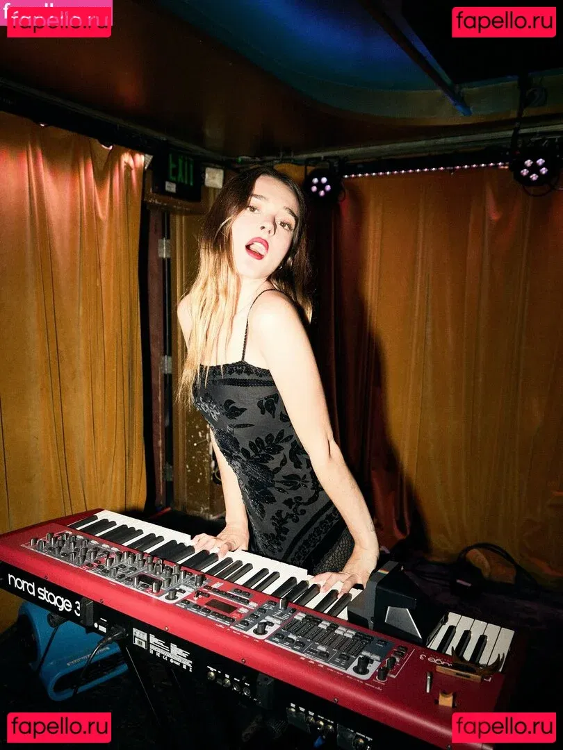 Charlotte Lawrence Onlyfans Photo Gallery 