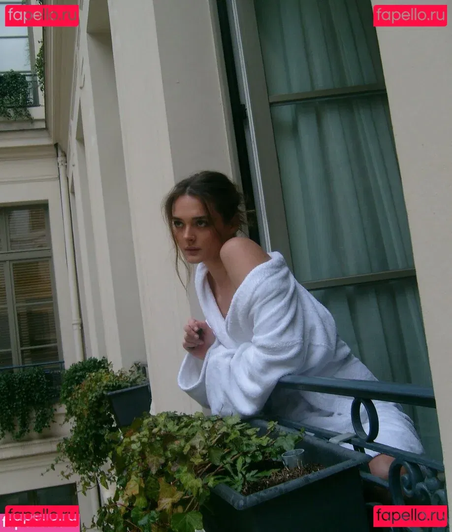 Charlotte Lawrence Onlyfans Photo Gallery 