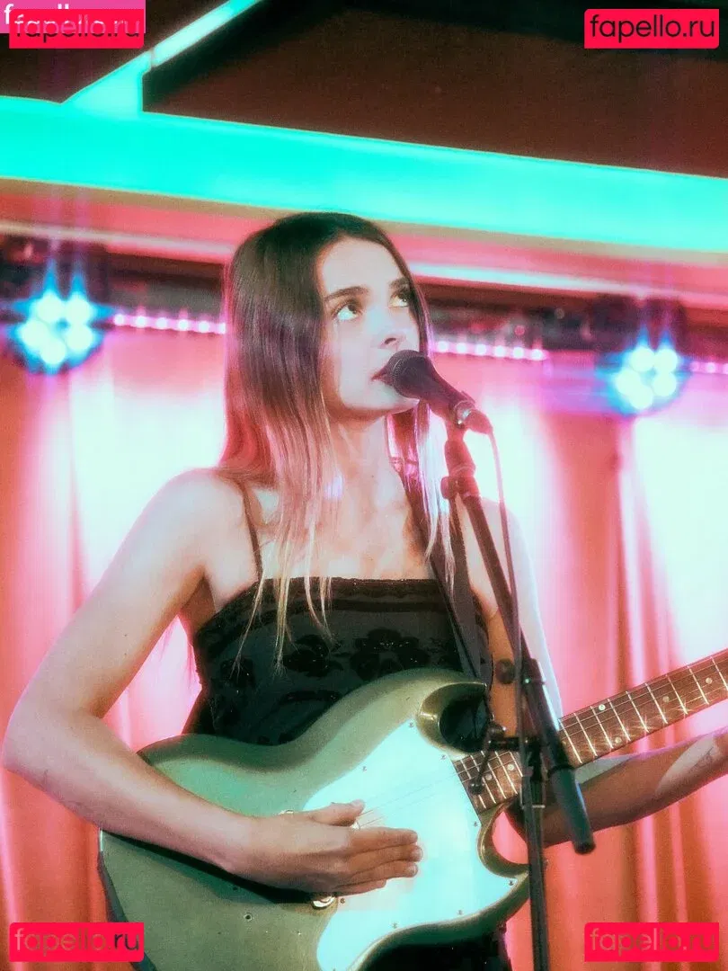 Charlotte Lawrence Onlyfans Photo Gallery 