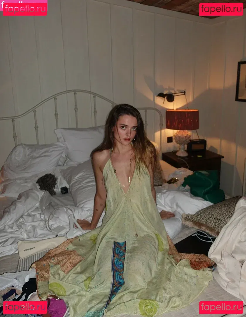 Charlotte Lawrence Onlyfans Photo Gallery 