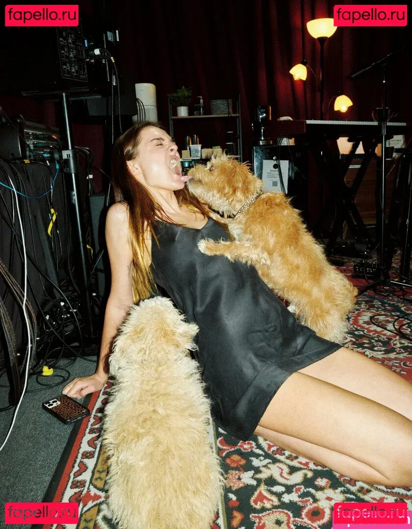 Charlotte Lawrence Onlyfans Photo Gallery 