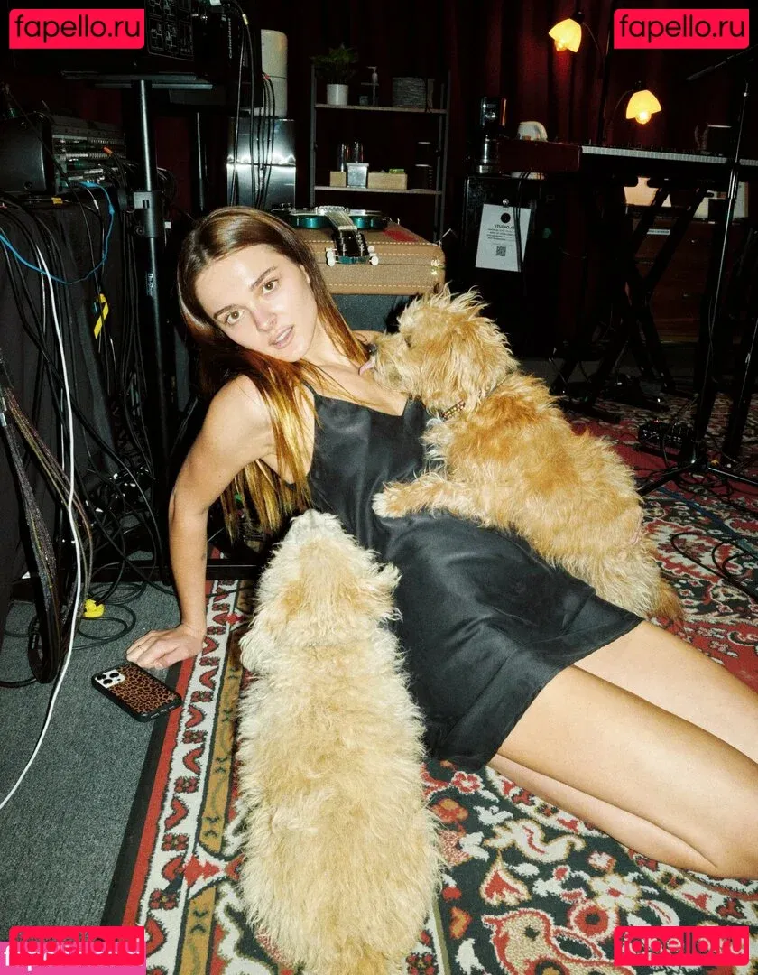 Charlotte Lawrence Onlyfans Photo Gallery 