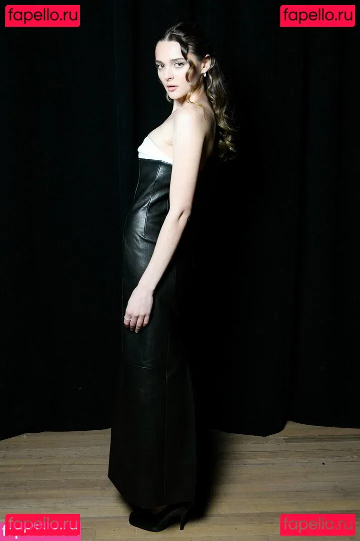 Charlotte Lawrence Onlyfans Photo Gallery 