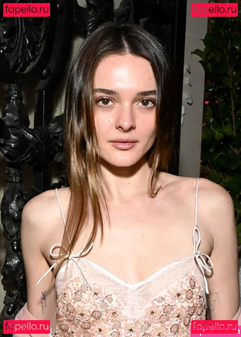 Charlotte Lawrence Onlyfans Photo Gallery 