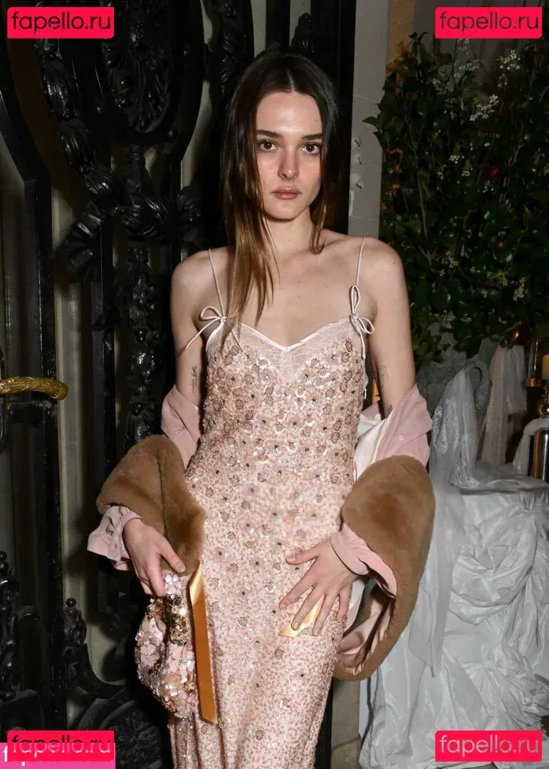 Charlotte Lawrence Onlyfans Photo Gallery 