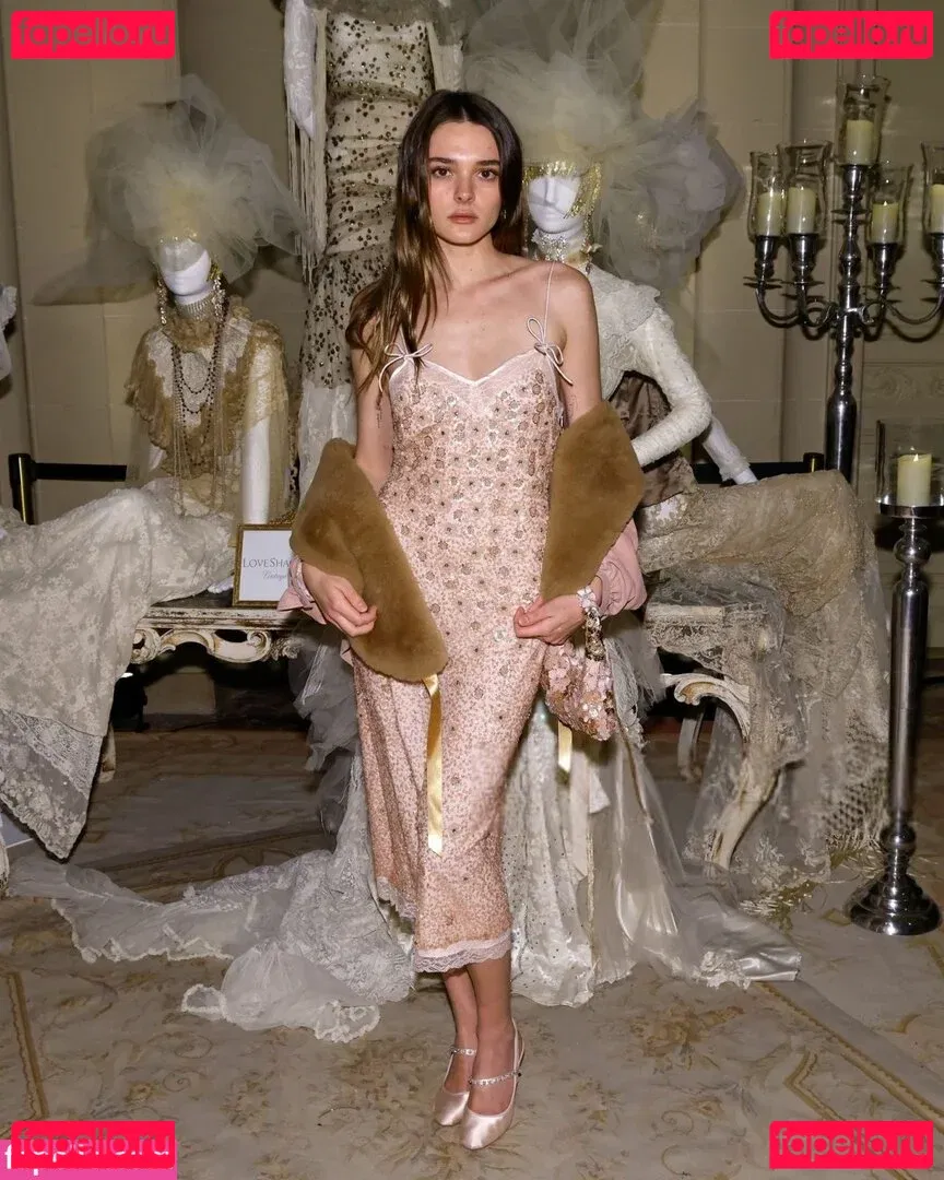 Charlotte Lawrence Onlyfans Photo Gallery 