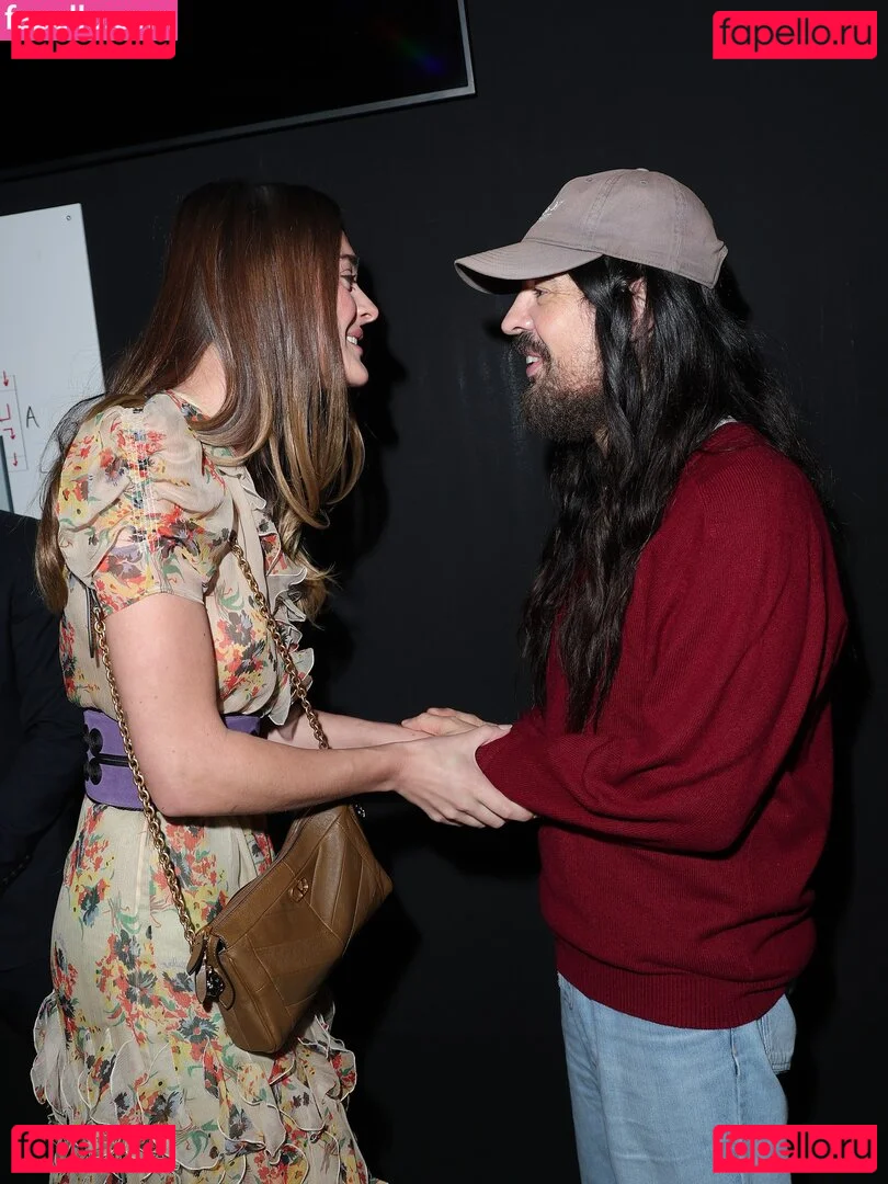 Charlotte Lawrence Onlyfans Photo Gallery 