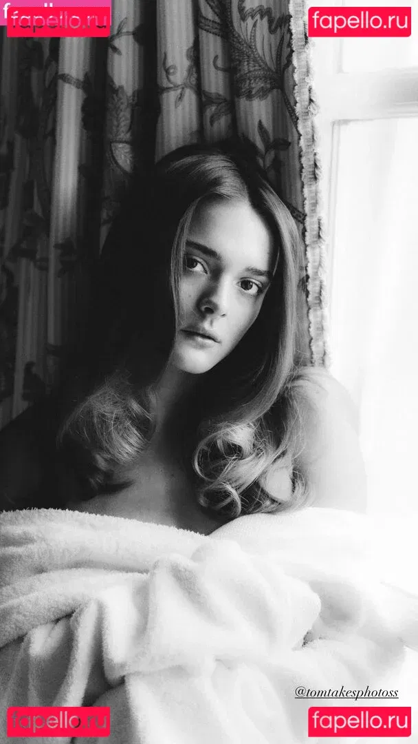 Charlotte Lawrence Onlyfans Photo Gallery 