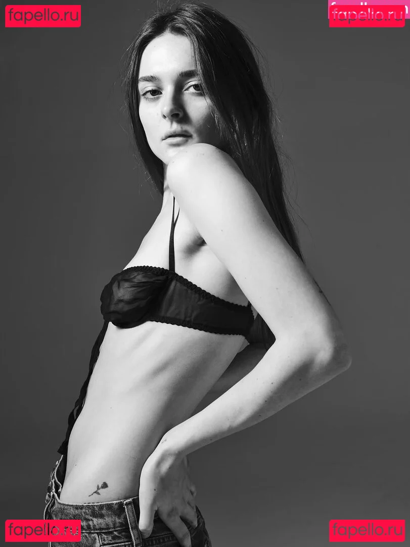 Charlotte Lawrence Onlyfans Photo Gallery 