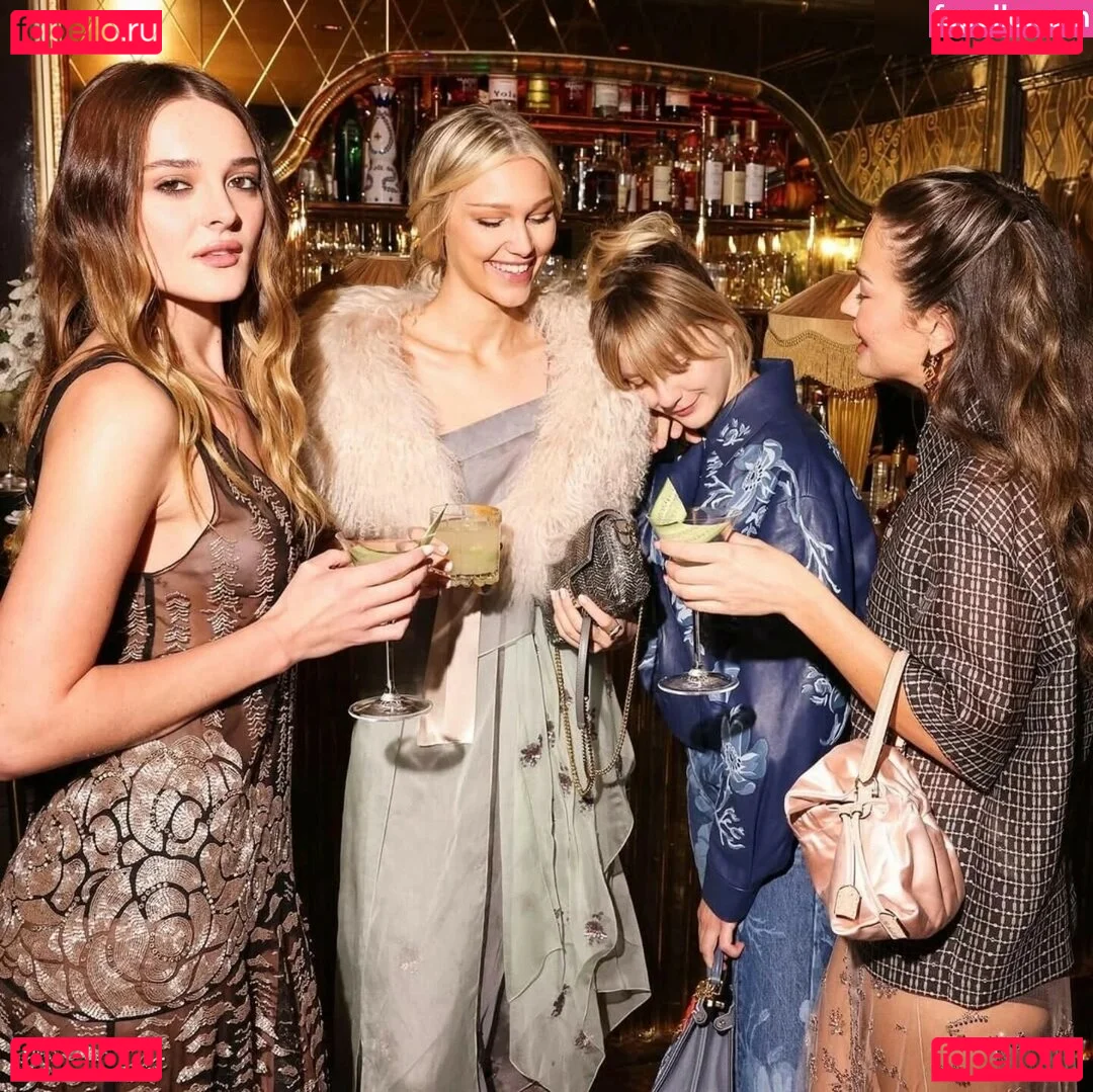 Charlotte Lawrence Onlyfans Photo Gallery 