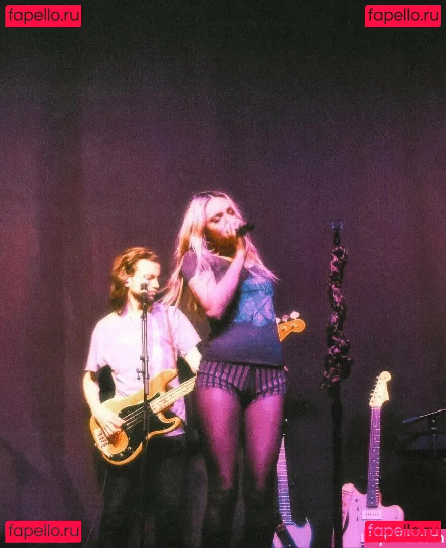 Charlotte Lawrence Onlyfans Photo Gallery 