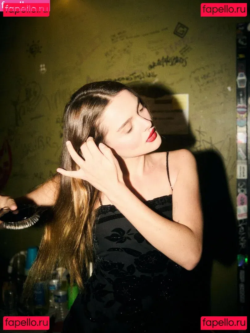 Charlotte Lawrence Onlyfans Photo Gallery 