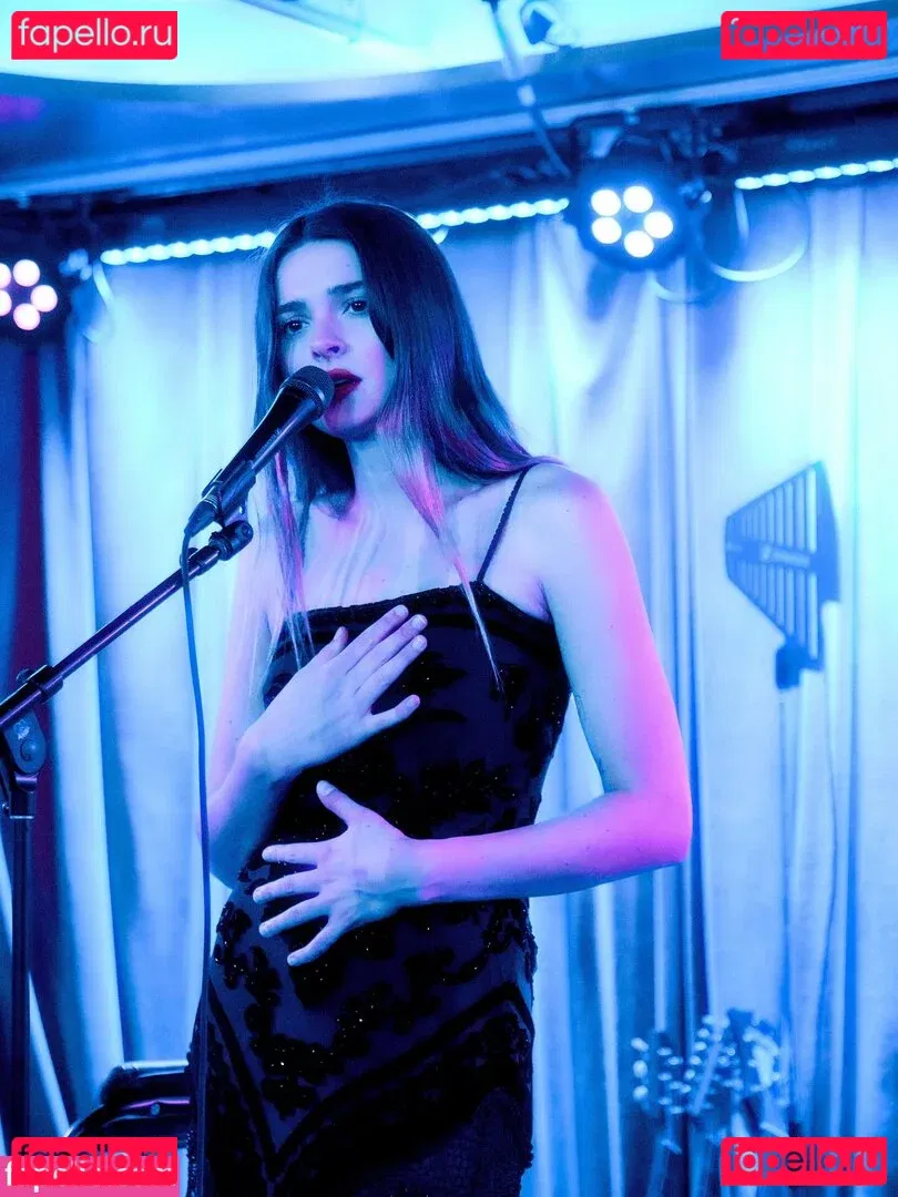 Charlotte Lawrence Onlyfans Photo Gallery 