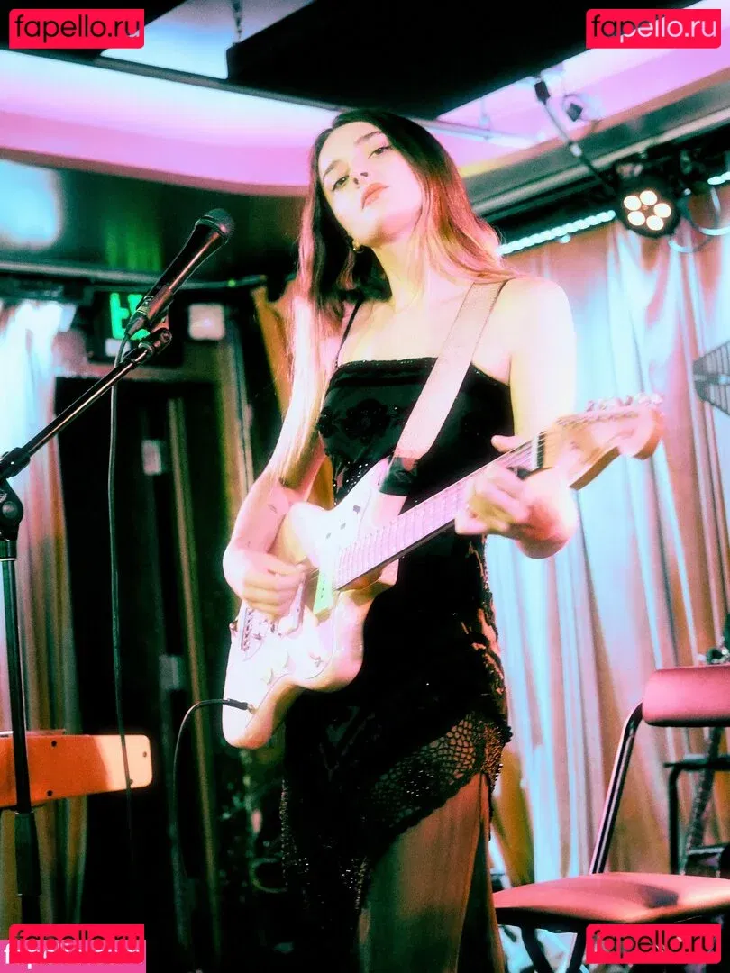 Charlotte Lawrence Onlyfans Photo Gallery 