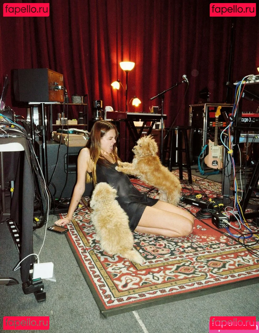 Charlotte Lawrence Onlyfans Photo Gallery 