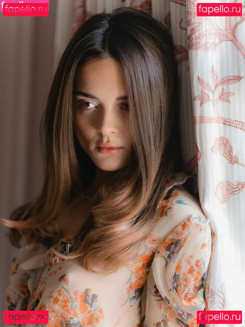 Charlotte Lawrence Onlyfans Photo Gallery 