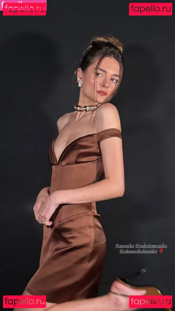 Charlotte Lawrence Onlyfans Photo Gallery 