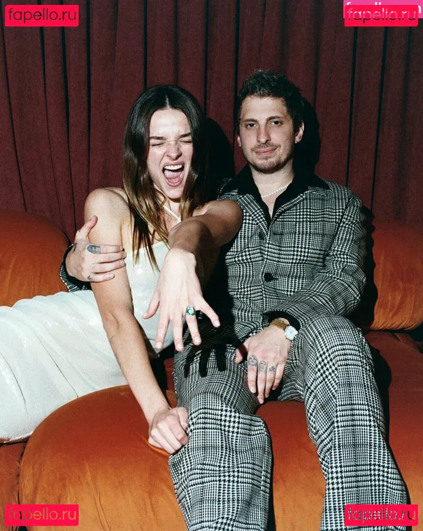 Charlotte Lawrence Onlyfans Photo Gallery 