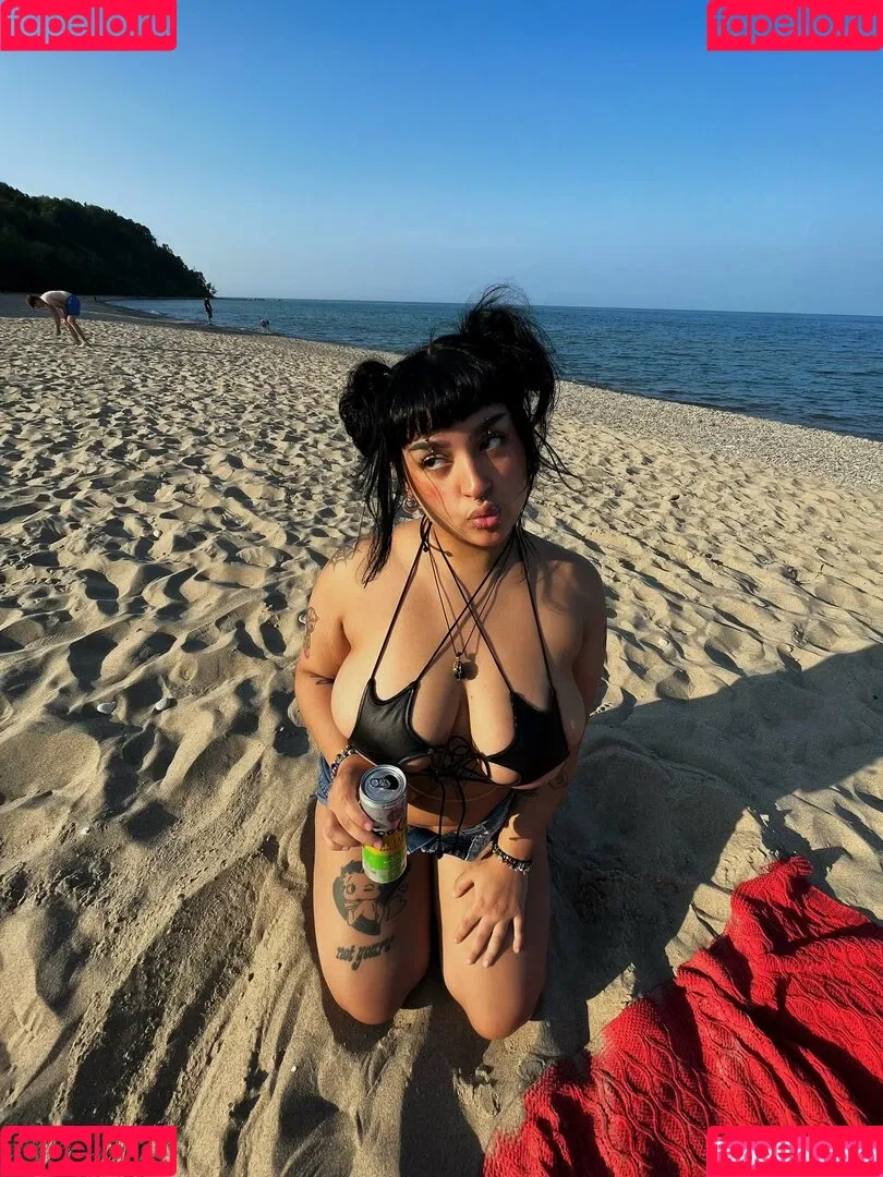 strawbewyswing Onlyfans Photo Gallery 