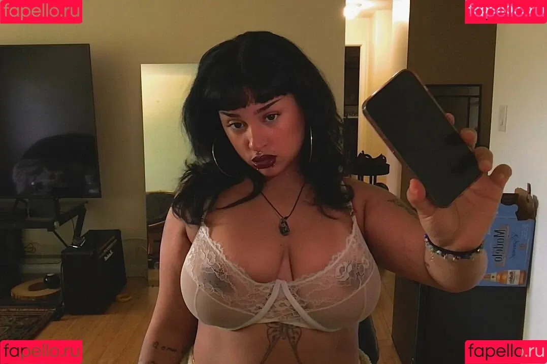 strawbewyswing Onlyfans Photo Gallery 