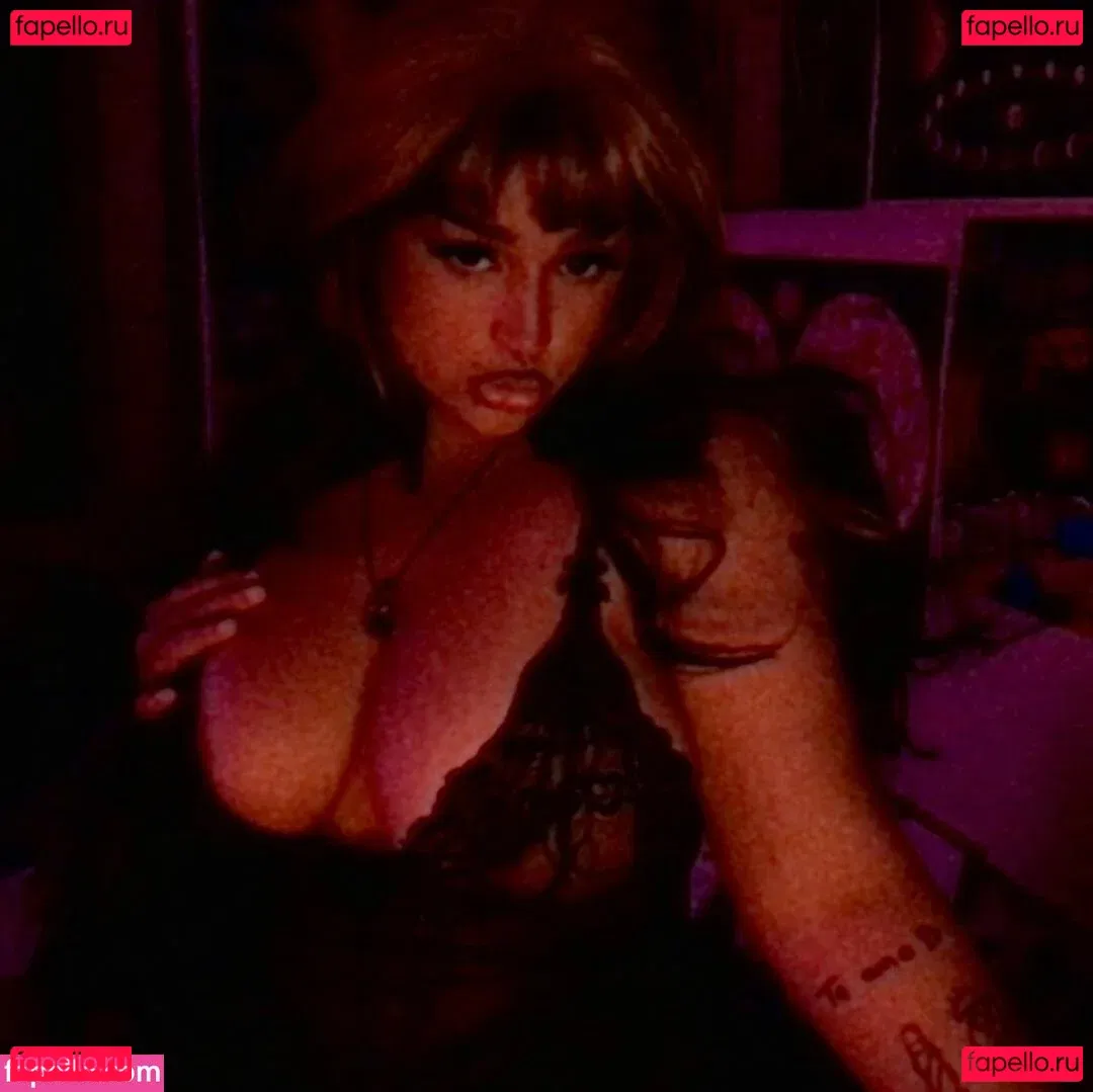 strawbewyswing Onlyfans Photo Gallery 