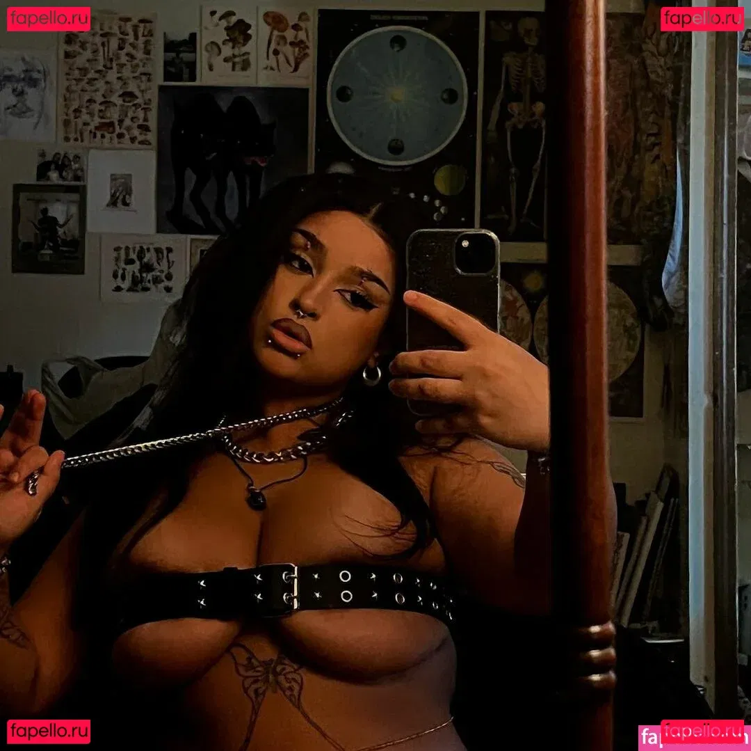 strawbewyswing Onlyfans Photo Gallery 