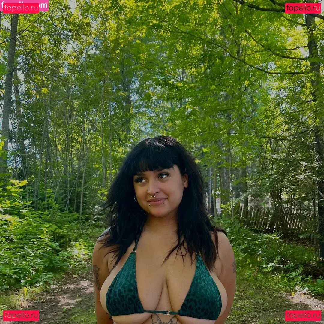 strawbewyswing Onlyfans Photo Gallery 