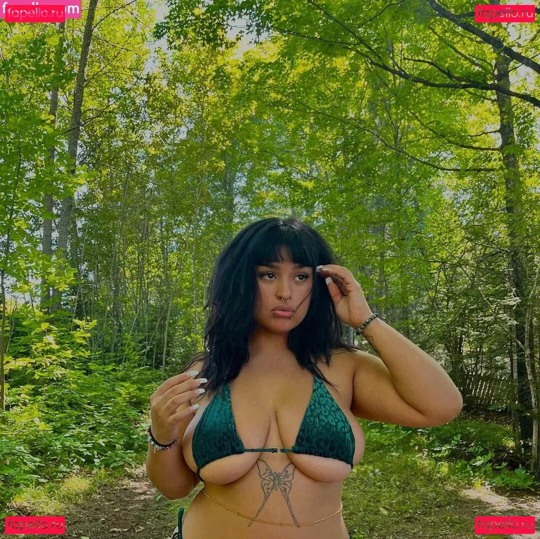 strawbewyswing Onlyfans Photo Gallery 