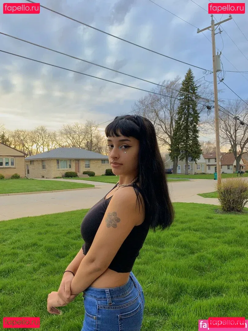 strawbewyswing Onlyfans Photo Gallery 