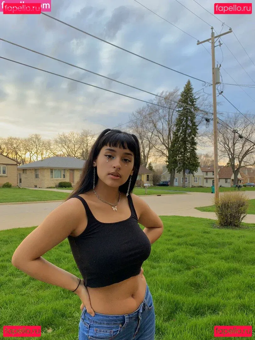 strawbewyswing Onlyfans Photo Gallery 