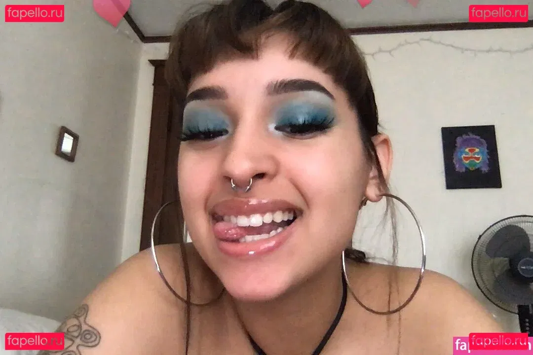 strawbewyswing Onlyfans Photo Gallery 