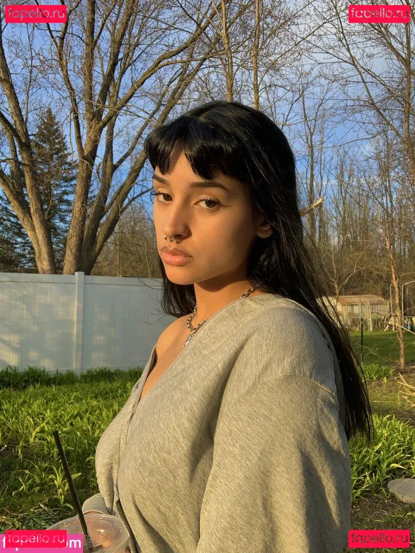 strawbewyswing Onlyfans Photo Gallery 