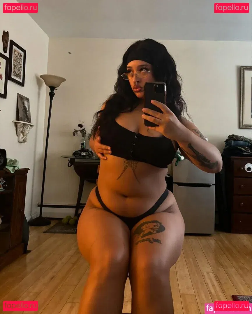 strawbewyswing Onlyfans Photo Gallery 