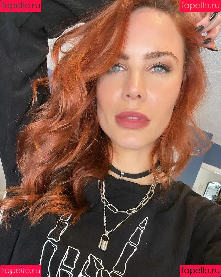 Courtney Hope Onlyfans Photo Gallery 